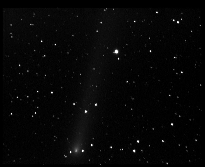 comete_f4 Comte C/2004 F4 Bradfield<br>
19/05/04 - Le Champ du Feu (67)<br>
N11 f/3.3 altaz + Watec 120N + VCE 15x10s<br> 
IRIS : opt3, rregister, add3<br>