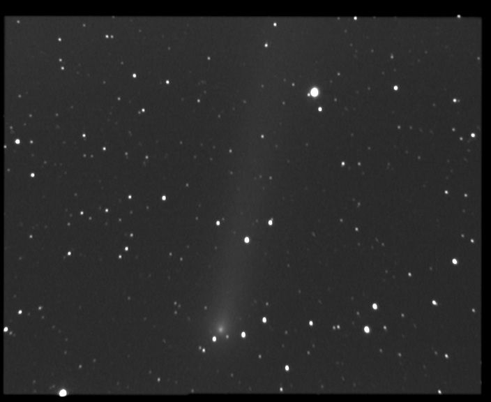 comete_f4a Comte C/2004 F4 Bradfield<br>
19/05/04 - Le Champ du Feu (67)<br>
N11 f/3.3 altaz + Watec 120N + VCE 15x10s<br> 
IRIS : opt3, rregister, add3<br>