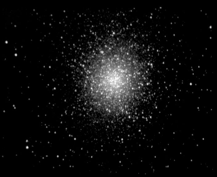 m13 M 13 'Grand Amas d'Hercule' - Amas globulaire - Hercule - Mag. 5,5 - Diamtre 16'<br>
19/05/04 - Le Champ du Feu (67)<br>
N11 f/3.3 altaz + Watec 120N + VCE 15x10s<br> 
IRIS : opt3, rregister, add3<br>