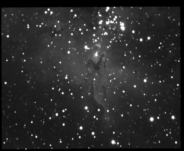 m16 M 16 'L'Aigle' - Nbuleuse diffuse - Sagittaire - Mag.6 - Diamtre 21'<br>
19/05/04 - Le Champ du Feu (67)<br>
N11 f/3.3 altaz + Watec 120N + VCE 15x10s<br> 
IRIS : opt3, rregister, add3<br>