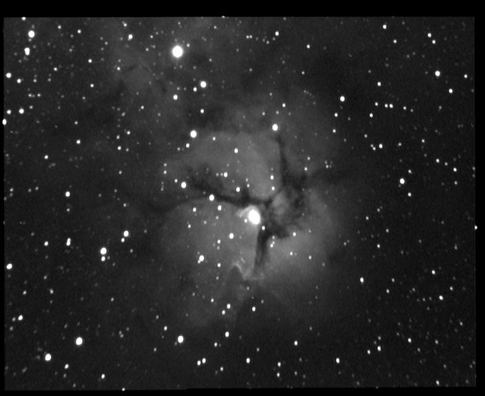 m20 M 20 'La Trifide' - Nbuleuse diffuse - Sagittaire - Mag.6,5 - Dim.30'x27'<br>
19/05/04 - Le Champ du Feu (67)<br>
N11 f/3.3 altaz + Watec 120N + VCE 15x10s<br> 
IRIS : opt3, rregister, add3<br>