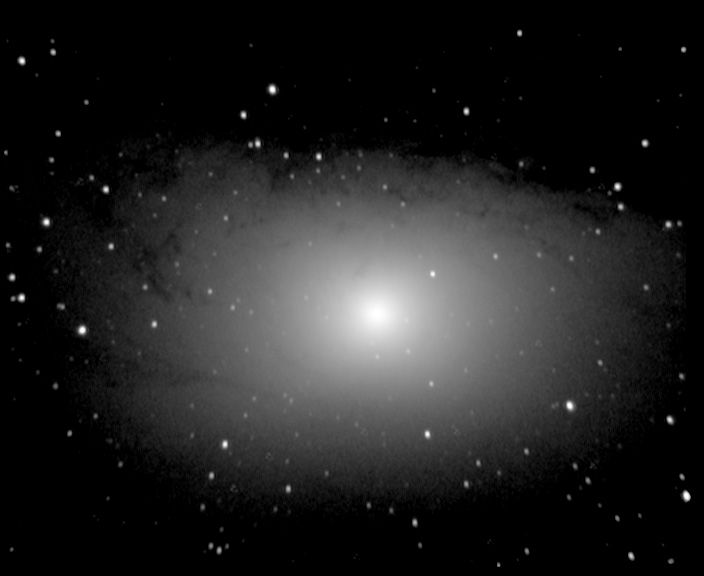 m31 M 31 'Grande galaxie d'Andromde' - Galaxie spirale - Andromde - Mag.4,3 - Dim.160'x40'<br>
19/05/04 - Le Champ du Feu (67)<br>
N11 f/3.3 altaz + Watec 120N + VCE 15x10s<br> 
IRIS : opt3, rregister, add3<br>