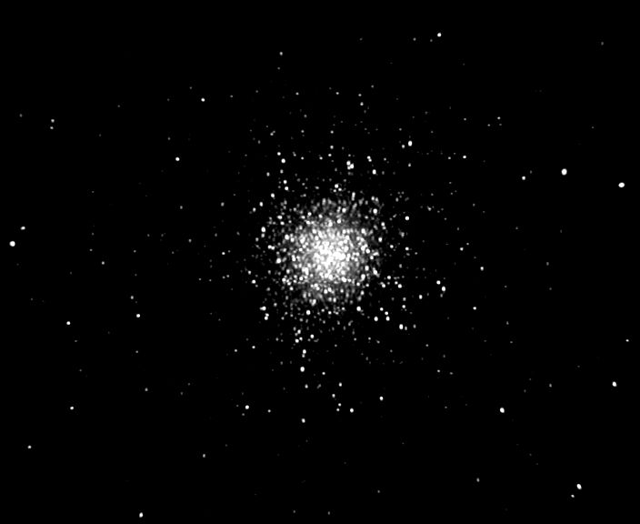 m13 M 13 'Grand Amas d'Hercule' - Amas globulaire - Hercule - Mag. 5,5 - Diamtre 16'<br>
23/05/04 - Schiltigheim (67)<br>
N11 f/3.3 altaz + Watec 120N + VCE 15x10s<br> 
IRIS : opt3, rregister, add3<br>