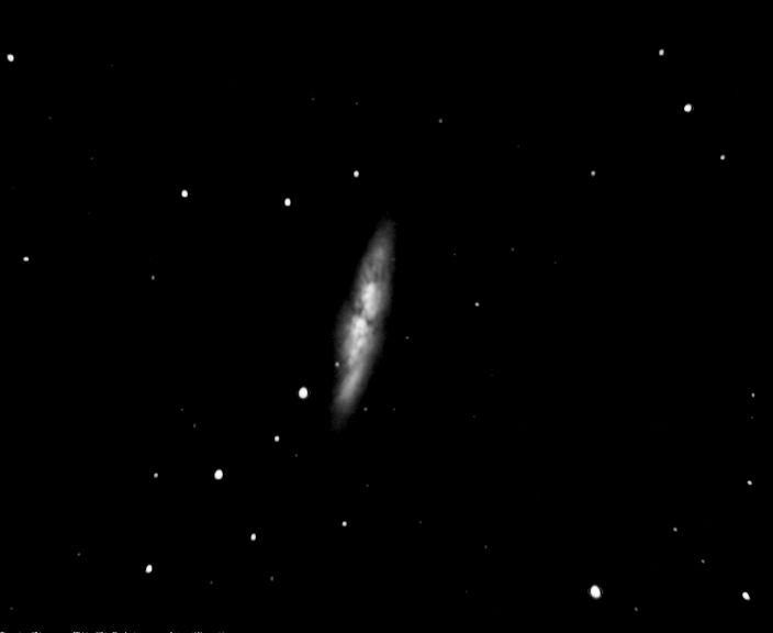 m82 M 82 - Galaxie irrgulire - Grande Ourse - Mag.8,5 - Dim.8'x3'<br>
23/05/04 - Schiltigheim (67)<br>
N11 f/3.3 altaz + Watec 120N + VCE 15x10s<br> 
IRIS : opt3, rregister, add3<br>