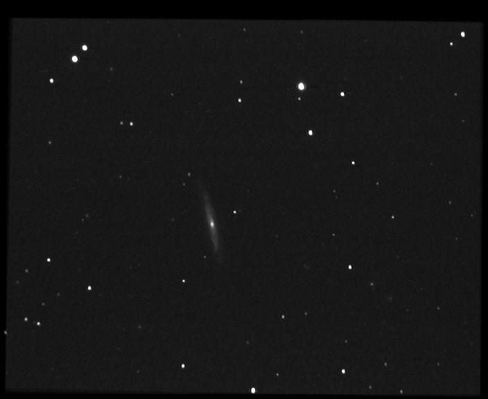ngc3735 NGC 3735 - Galaxie SAc - Dragon - Mag.11,8 - Dim.3,9'x0,9'<br>
07/06/04 - St Michel Observatoire (04) - FWHM=7