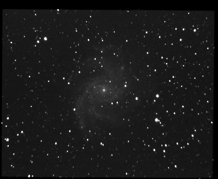 ngc6946 NGC 6946 - Galaxie spirale - Céphée - Mag.8,8 - Dim.12'x9'<br>
08/06/04 - St Michel Observatoire (04) - FWHM=7