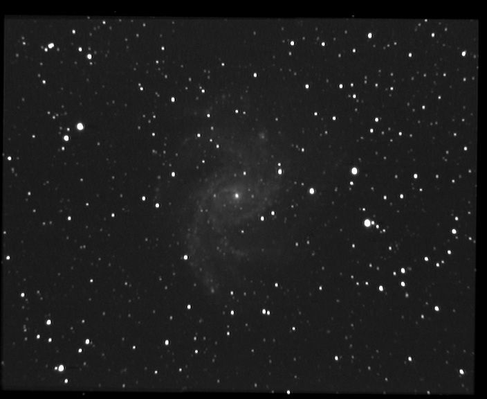 ngc6946 NGC 6946 - Galaxie spirale - Céphée - Mag.8,8 - Dim.12'x9'<br>
10/06/04 - St Michel Observatoire (04) - FWHM=7