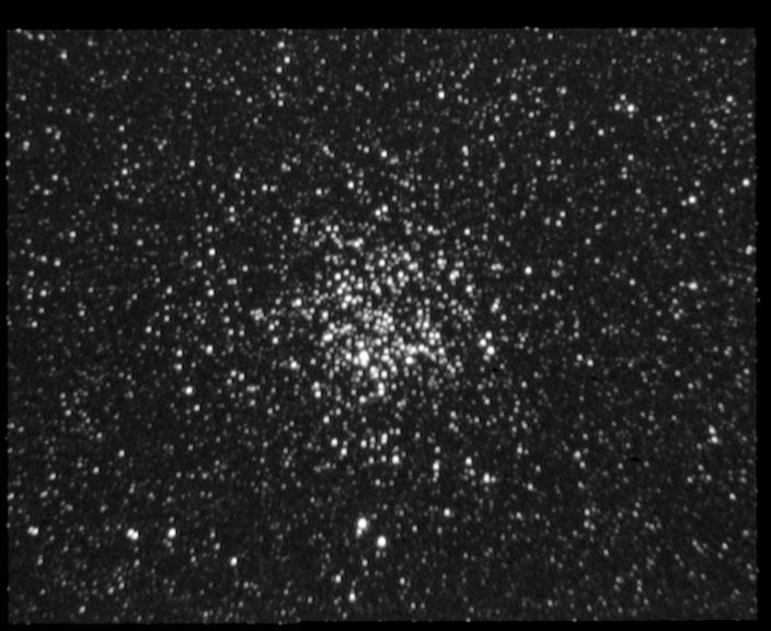 m11 M 11 - Amas ouvert - Ecu de Sobiesky - Mag. 6,3 - Diamètre 10'<br>
22/06/04 - St Michel Observatoire (04) - FWHM=7